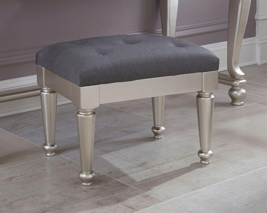 Coralayne - Upholstered Stool (1/cn)