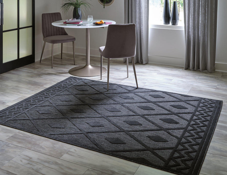 Averlain Black/Gray 5'3" x 7' Rug